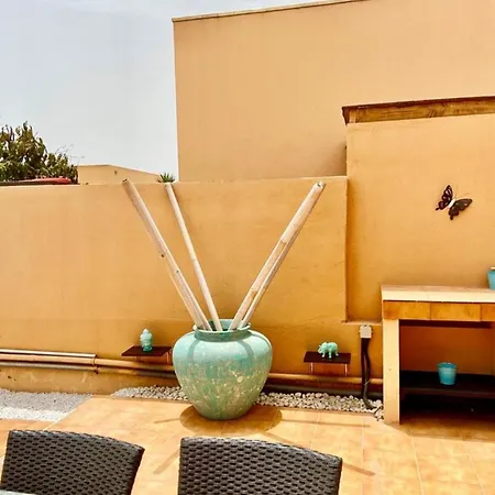 Casa Emilia Lajares